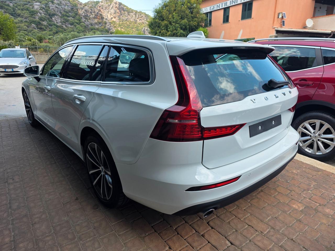Volvo V60 B4 (d) Geartronic Momentum Business Pro