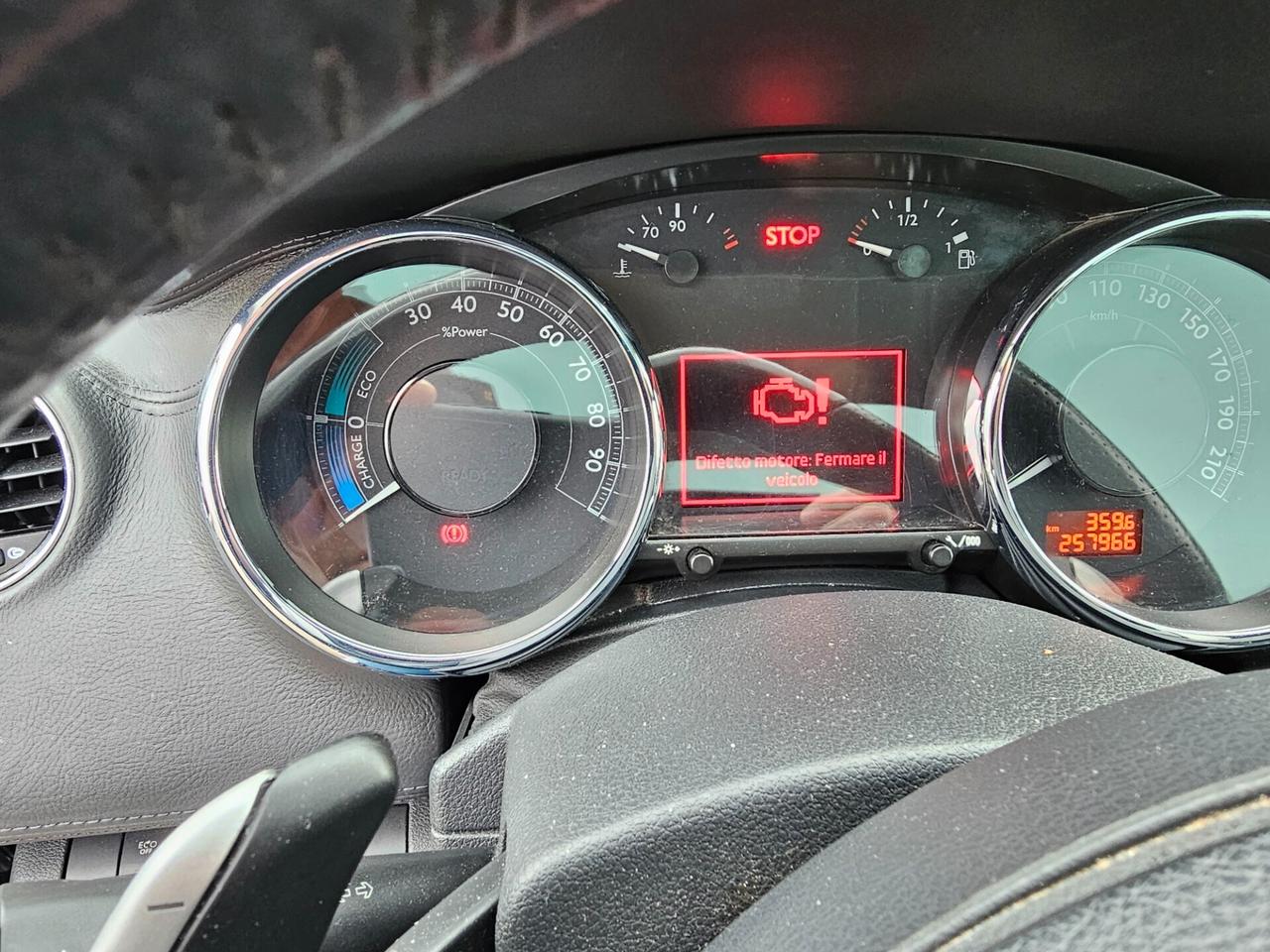 Peugeot 3008 HYbrid4 99g BATTERIA ROTTA