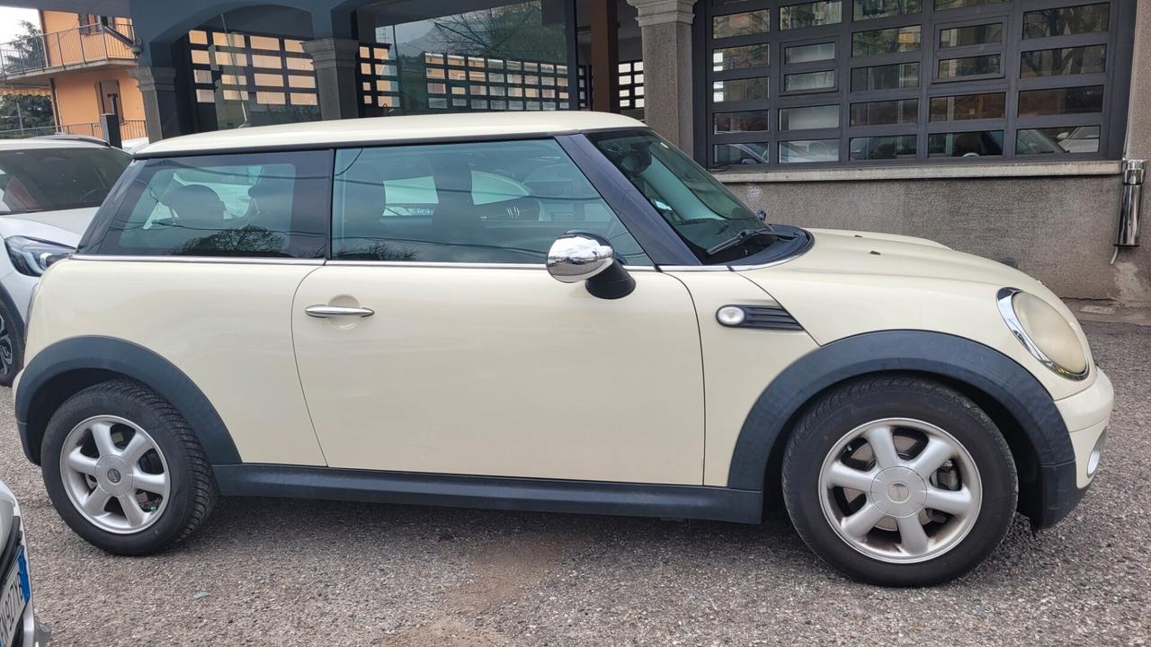 Mini One 1.4 Benzina .. motore consuma olio..