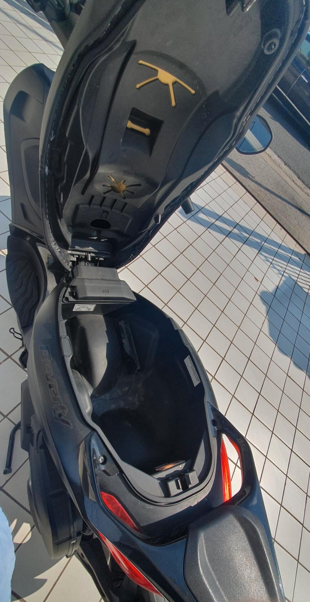 Piaggio Beverly 400 Deep Black Euro 5