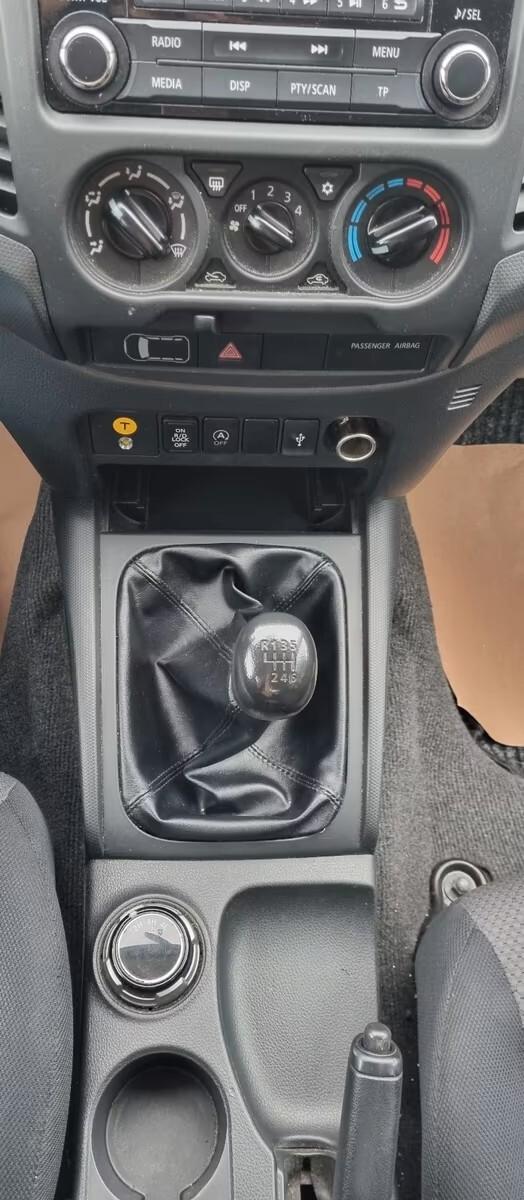 Mitsubishi L200 Double Cab Invite Cabina doppia 4WD+Ahk/Navi/Aria condizionata