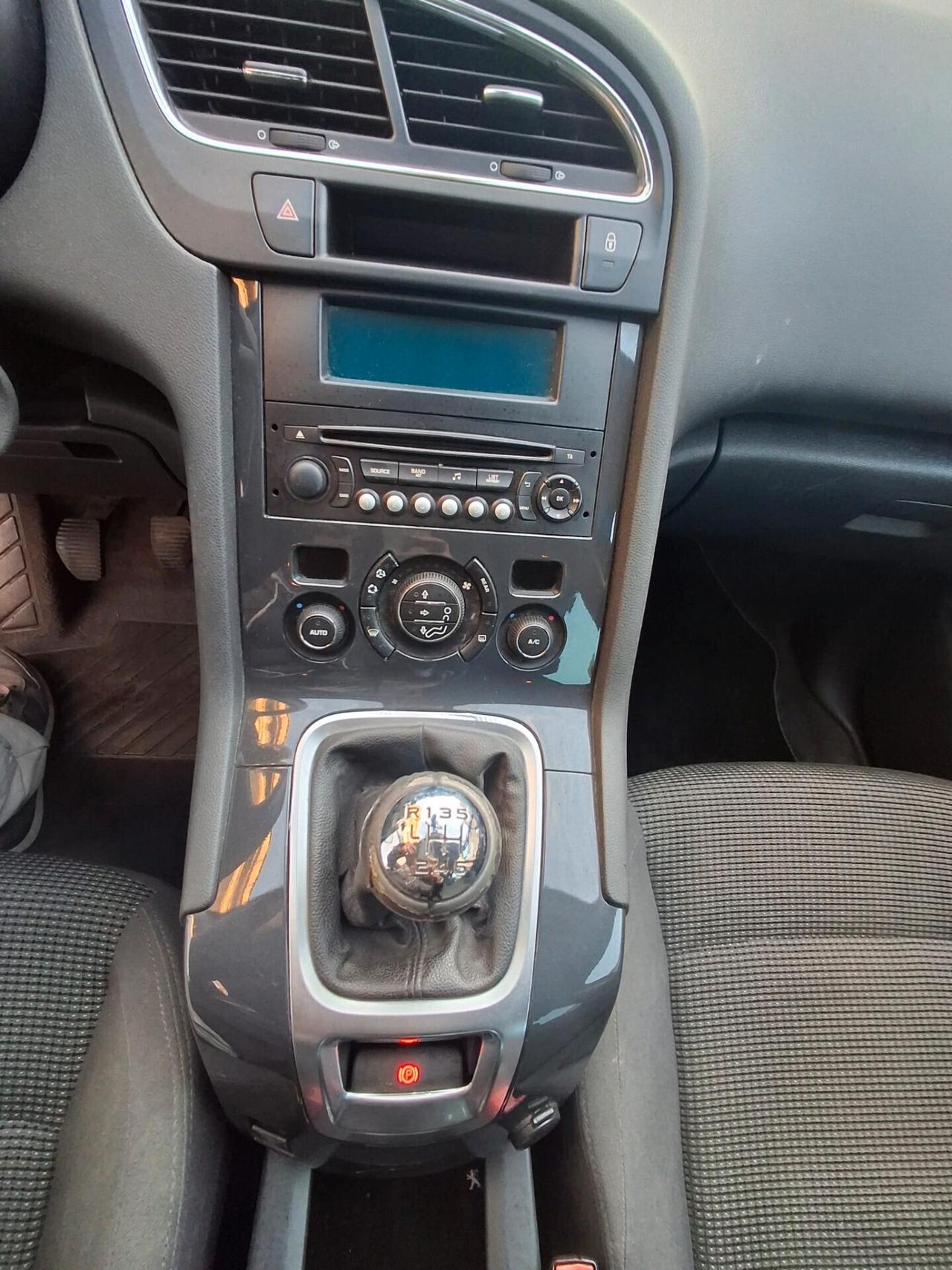 Peugeot 5008 1.6 HDi 115CV Business 7 POSTI