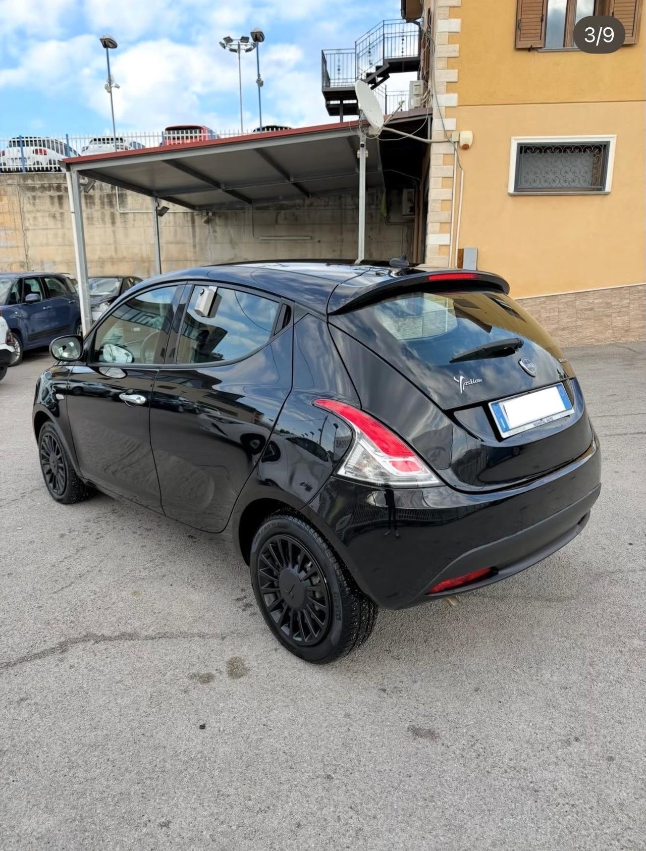 Lancia Ypsilon 1.0 FireFly 70cv Hybrid Silver 2022