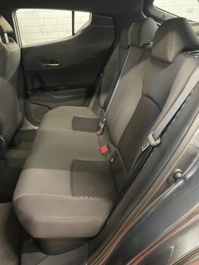 TOYOTA C-HR 1.8 Hybrid E-CVT Business