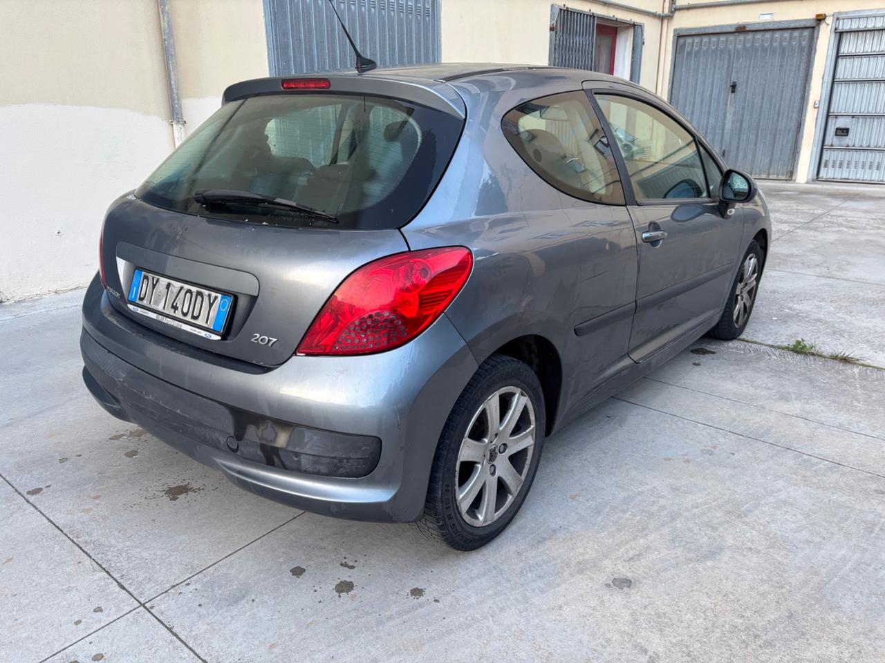 Peugeot 207 1.4 HDi 70CV 3p. Access