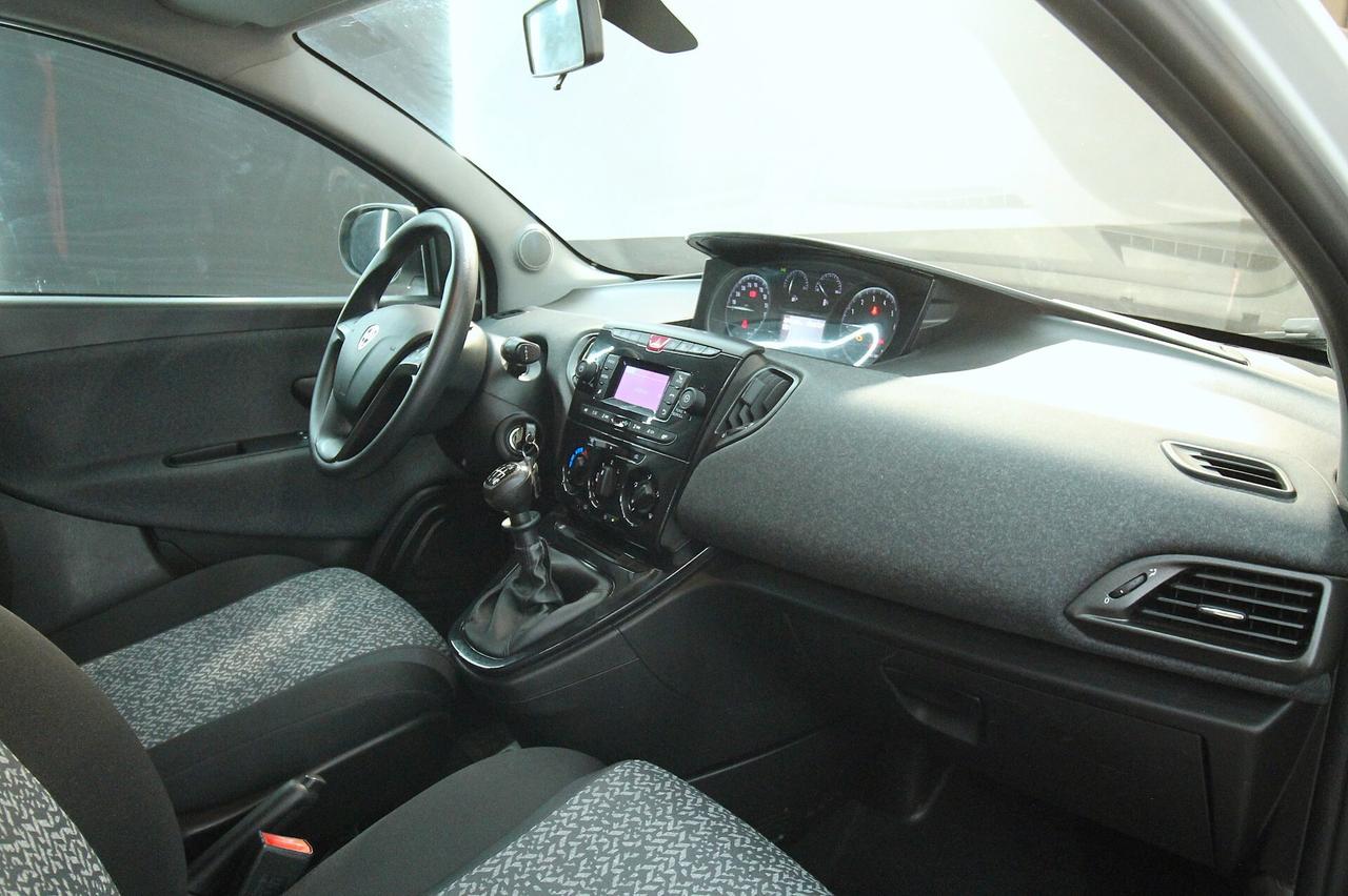 LANCIA YPSILON 1.0 70 CV HYBRID SILVER