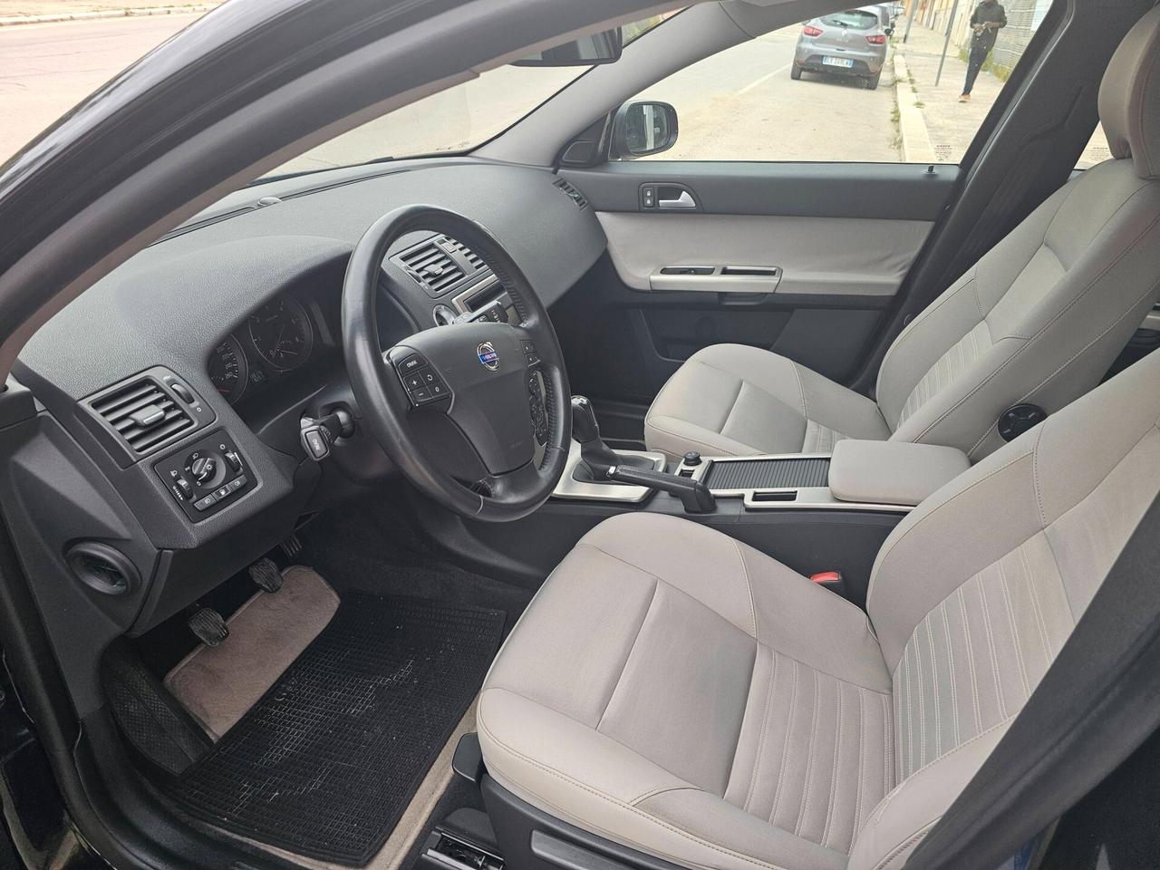 VOLVO V50 SW 2.0D 136CV MOMENTUM FULL