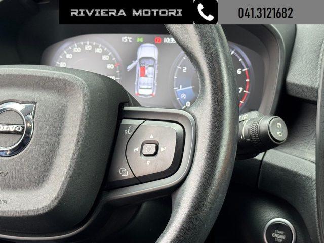 VOLVO XC40 T2 Momentum Core