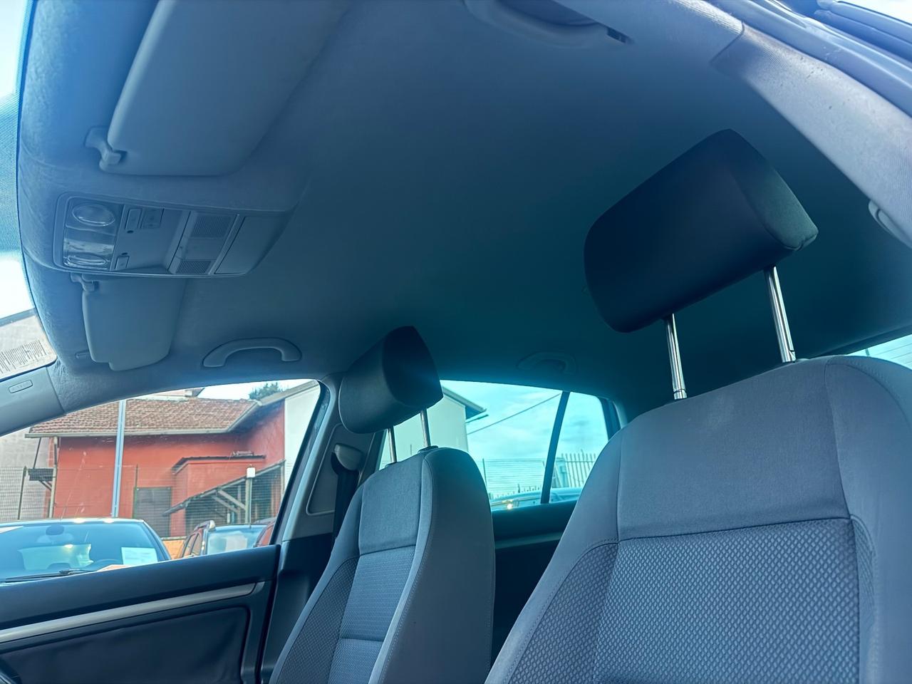 Volkswagen Golf ADATTA A NEOPATENTATI 1.6 16V FSI 5p. Comfortline