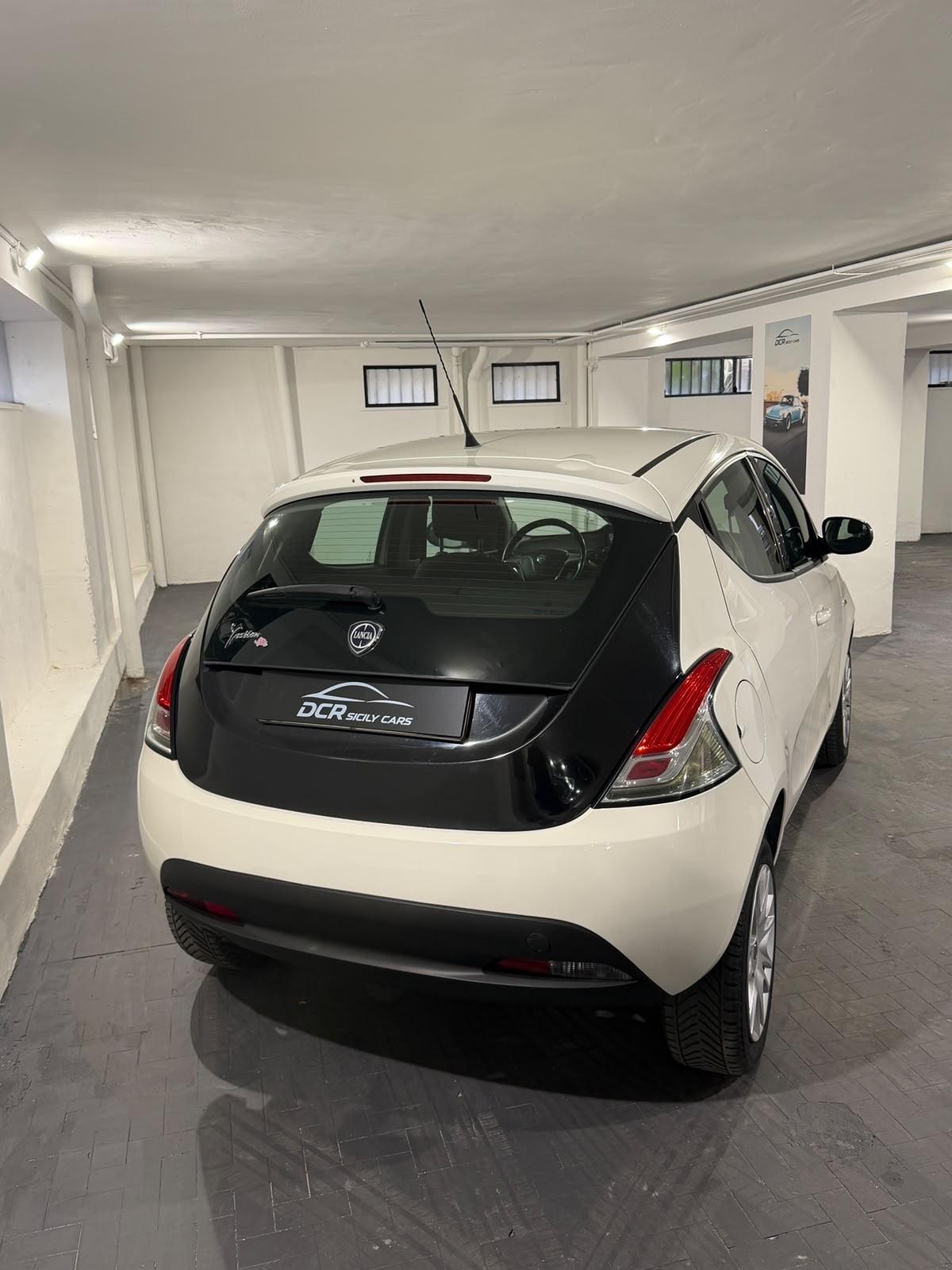 Lancia Ypsilon 0.9 TwinAir 85 CV 5 porte Metano Ecochic Elle