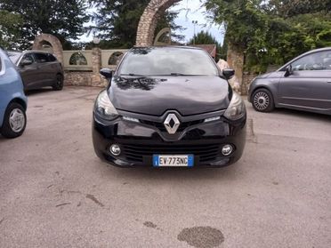 RENAULT Clio (A70)