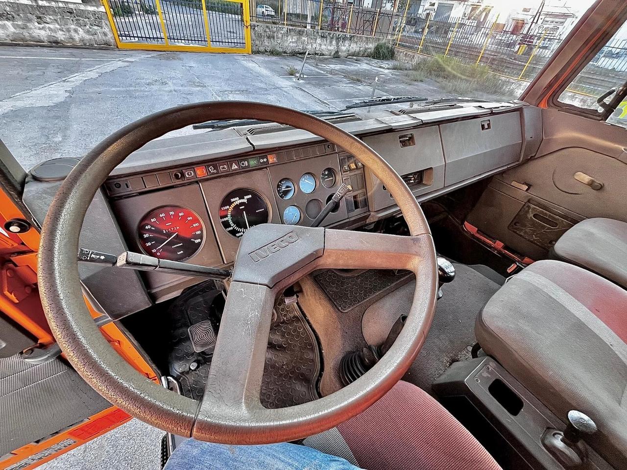 PIATTAFORMA AEREA IVECO 145-17 CESTELLO H. 20MT – SCALIFICIO RIMINESE