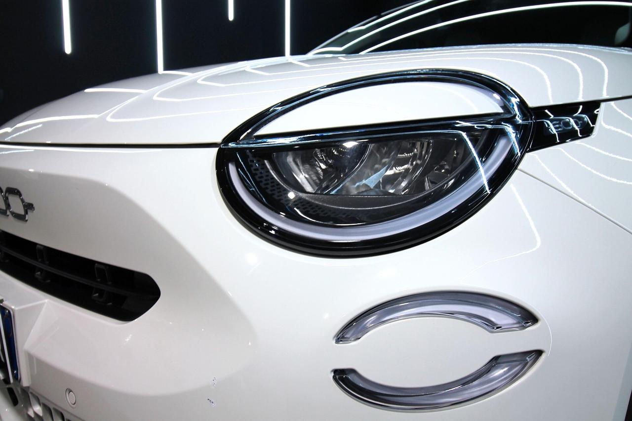 FIAT 600 1.2 HYBRID LA PRIMA 110 CV