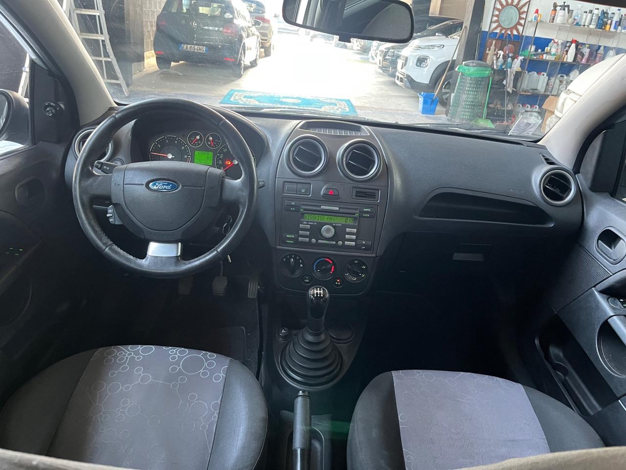 Ford Fiesta 1.4 16V 5p. Ghia