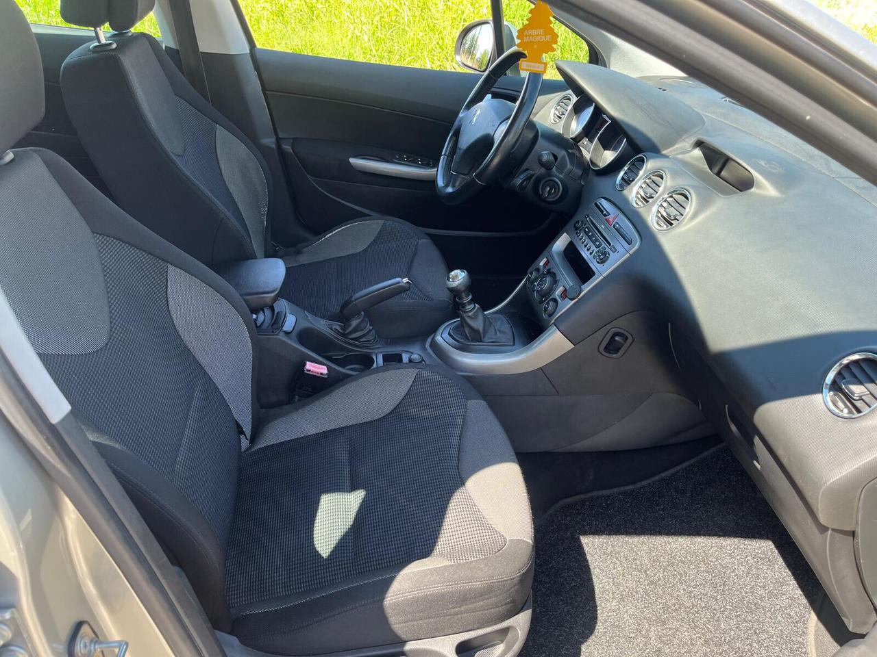 Peugeot 308 1.6 HDi 110CV 5p. Féline (6 Marce)