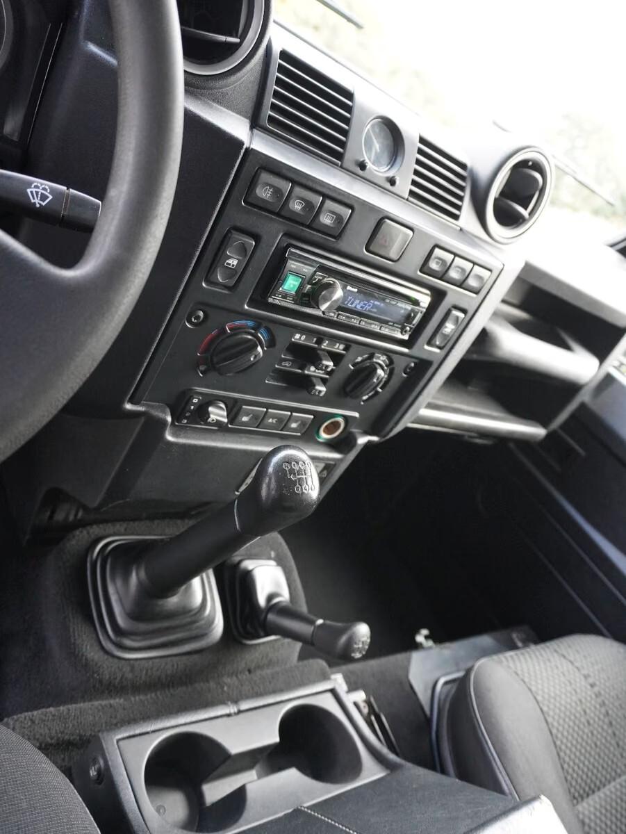 Land Rover Defender 90 TD4 Station Wagon E