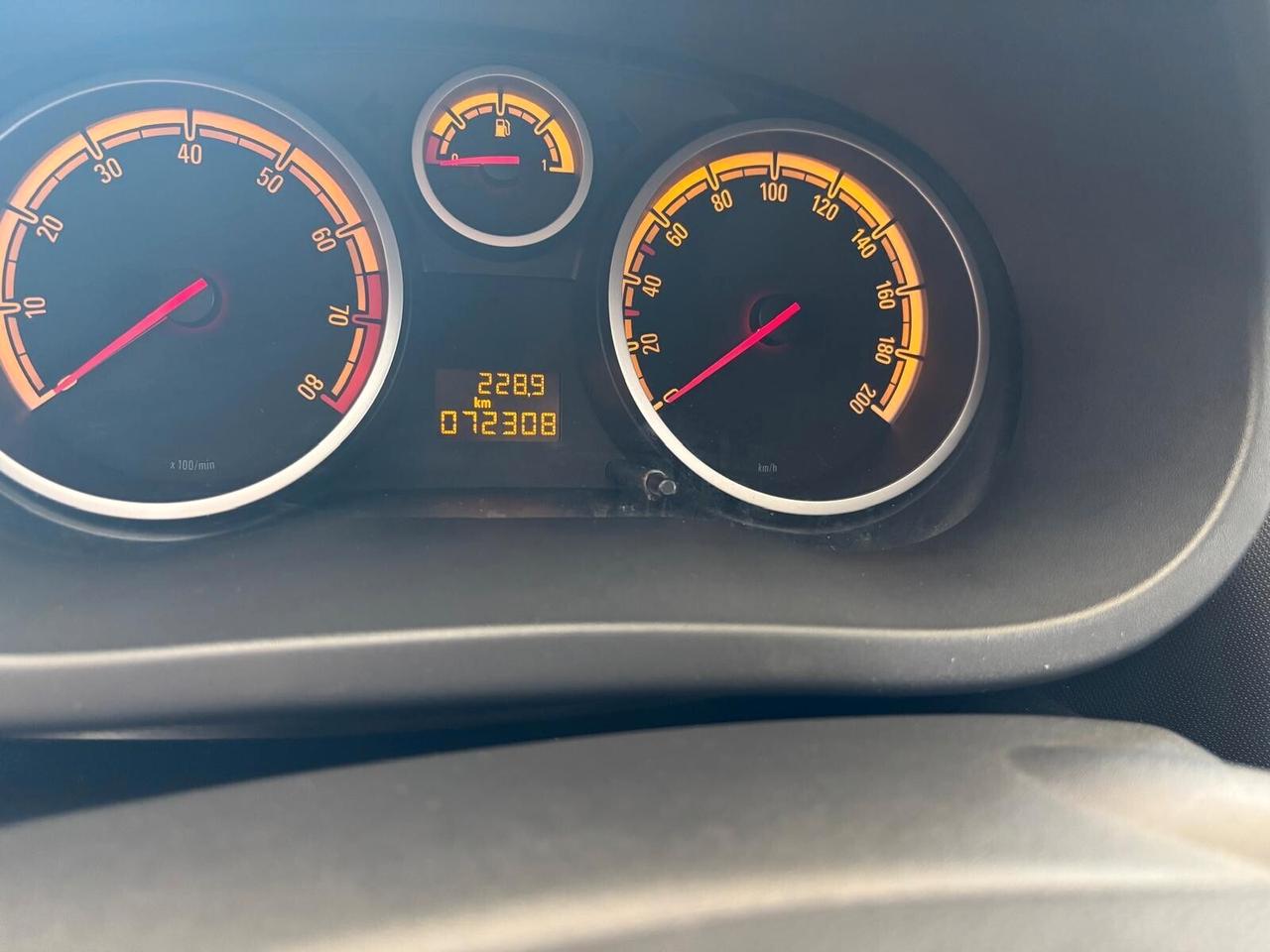 OPEL CORSA ANNO 2013 BZ GPL ADATTA NEOPATENTATI KM 72 MILA