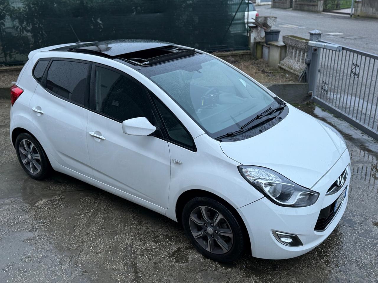 Hyundai iX20 1.6 CRDI FULL TETTO APRIBILE NEOPATENTATI