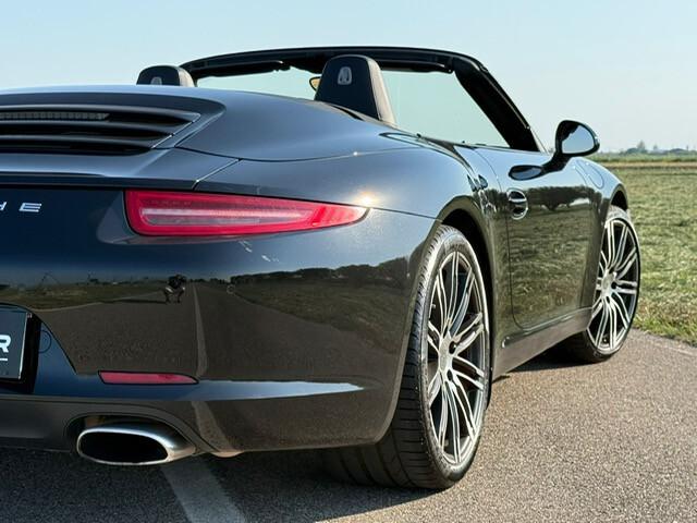 Porsche 911 3.4 Carrera Cabriolet Black Edition