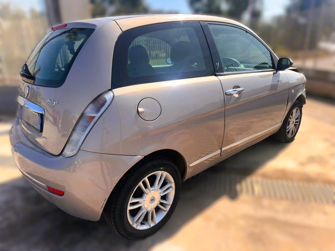 Lancia Ypsilon 1.3 MJT 90 CV Platino