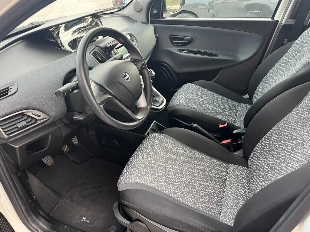 Lancia Ypsilon 1.2 69 CV 5 porte S&S Black and Noir