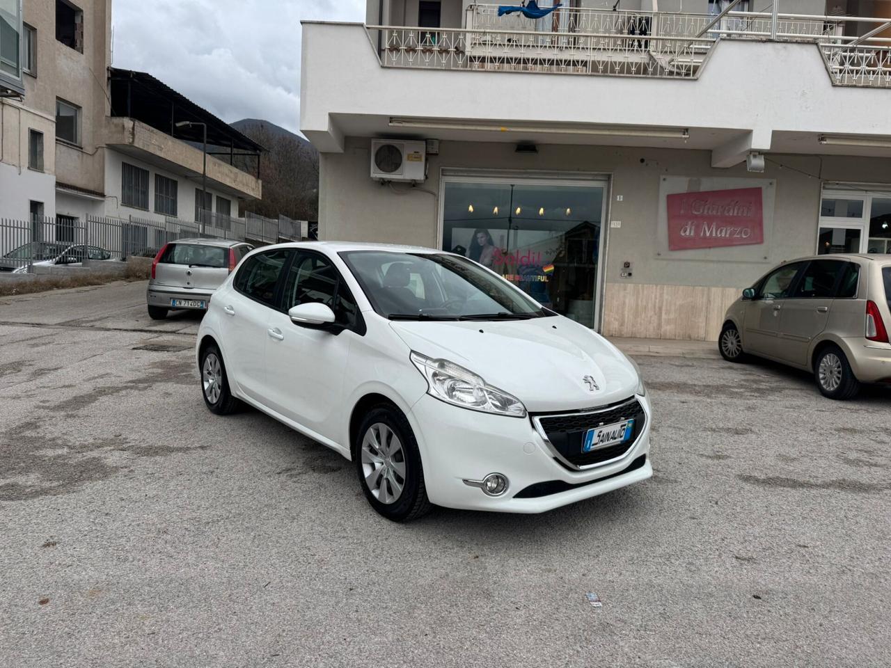 Peugeot 208 1.4 HDi 68 CV 5 porte Allure Garanzia