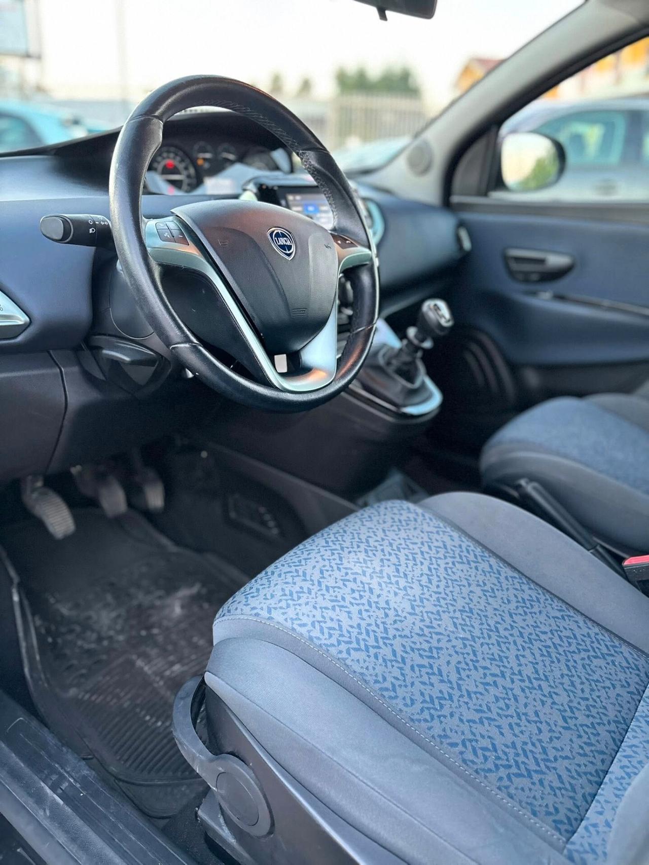 Lancia Ypsilon 1.0 FireFly 5 porte S&S Hybrid Silver Plus