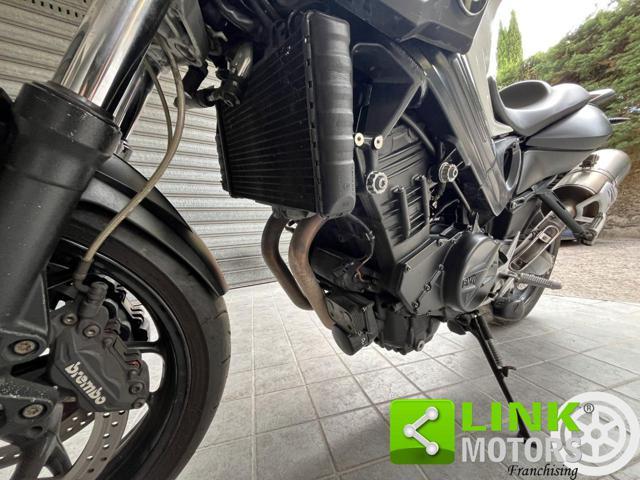 BMW F 800 R .