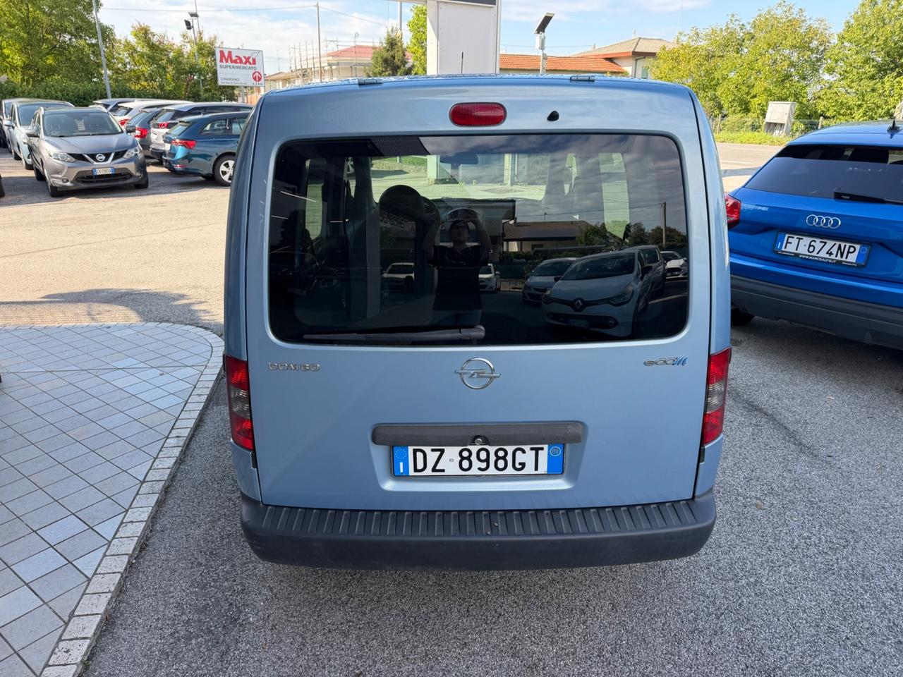Opel Combo 1.6 benzina , metano
