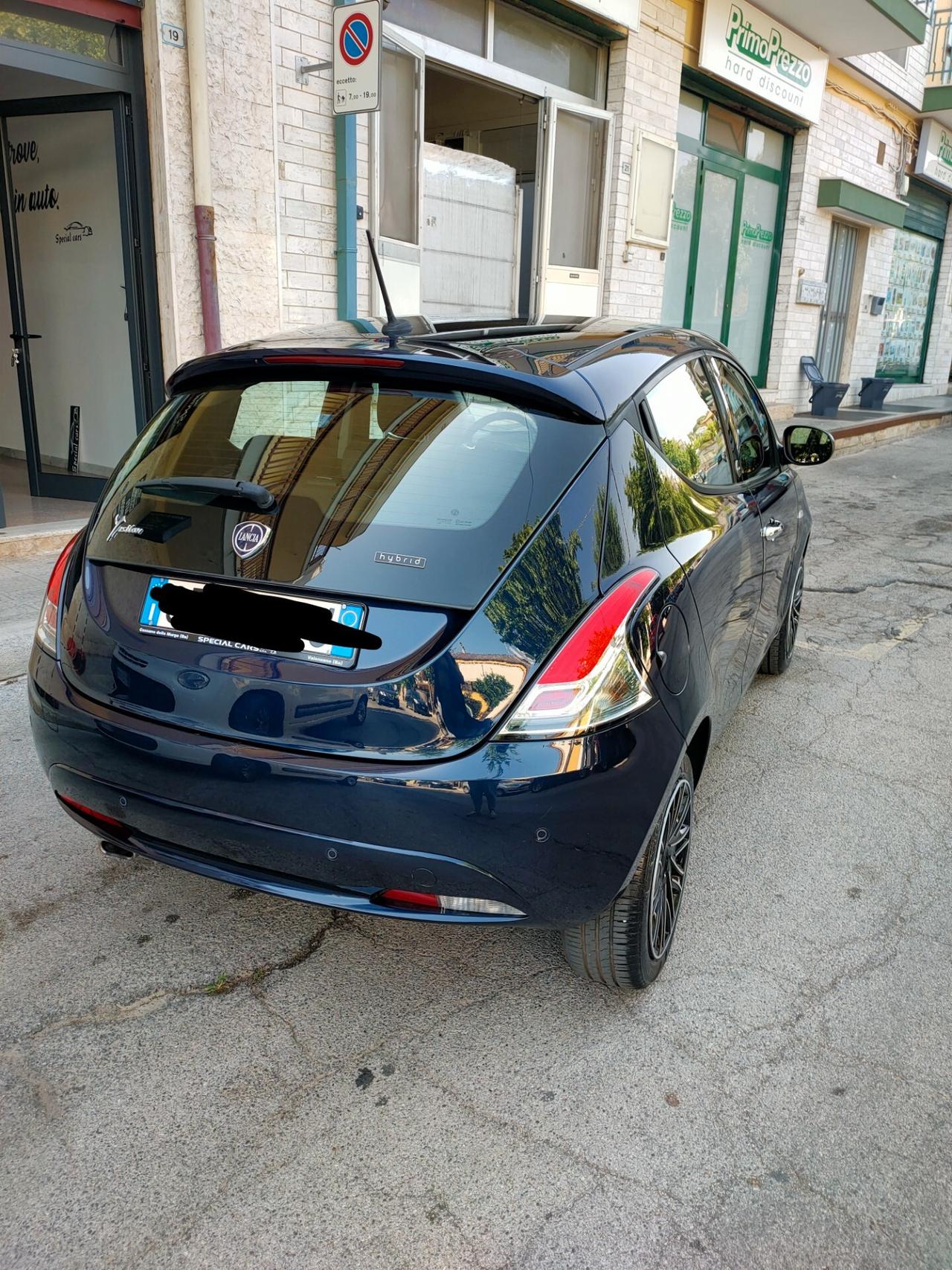 Lancia Ypsilon 1.0 FireFly 5 porte S&S Hybrid Ecochic Gold