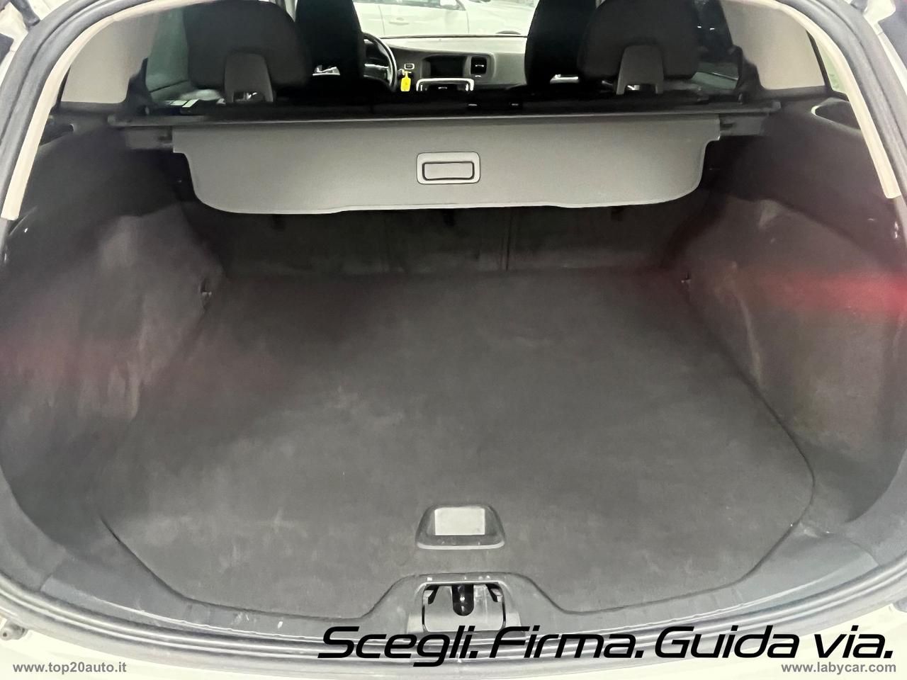 VOLVO V60 Cross Country D3 Geartronic Momentum