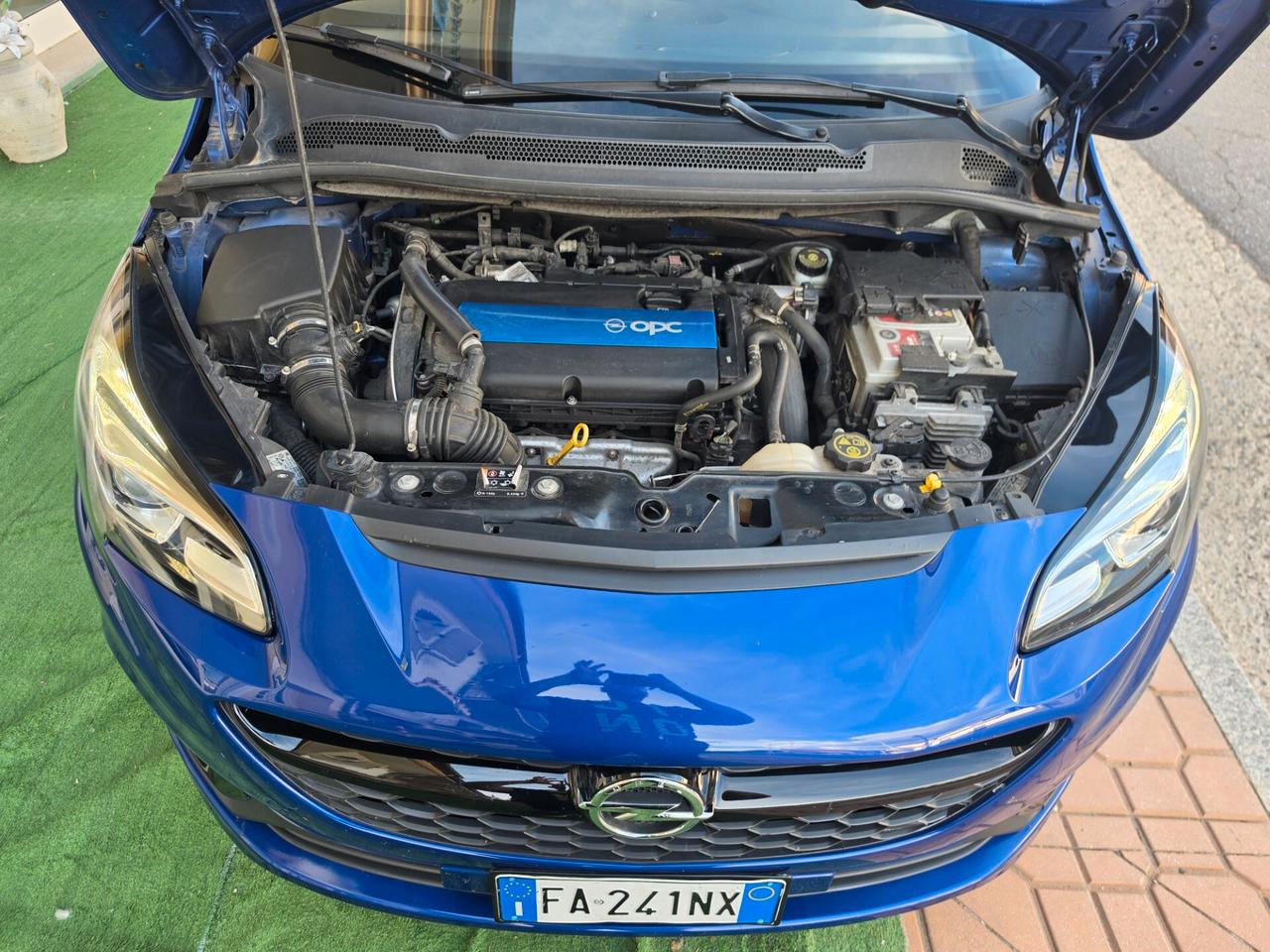 Opel Corsa 1.6 Turbo Coupé OPC