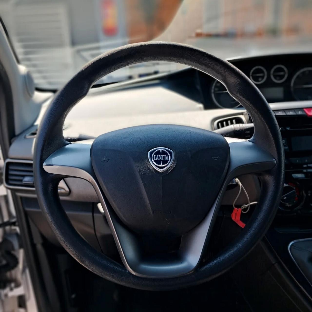 Lancia Ypsilon 1.2 69 CV 5 porte Gold