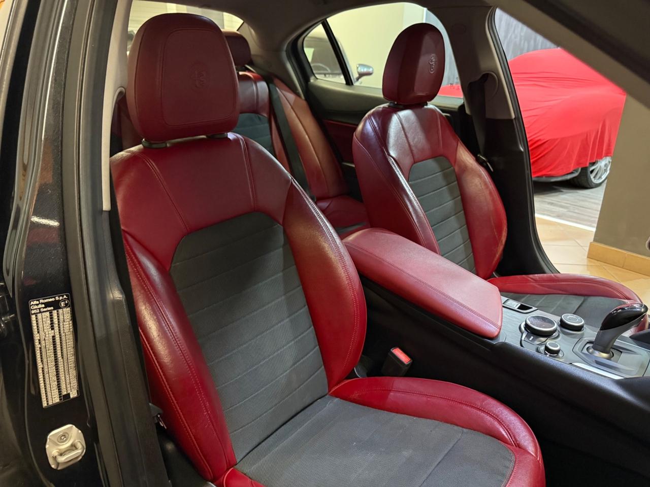 Alfa Romeo Giulia 2.2 Turbodiesel 180 CV AT8 Sport Business