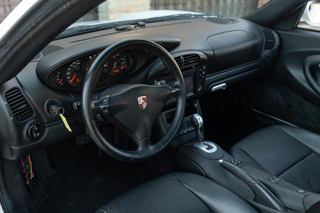 Porsche 996 (911) CARRERA - POR00271