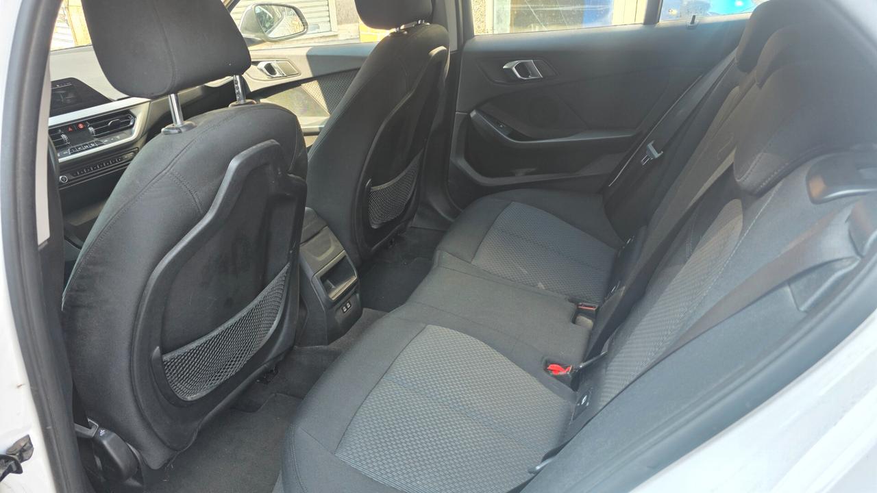 Bmw 116 116d 5p. Business Advantage