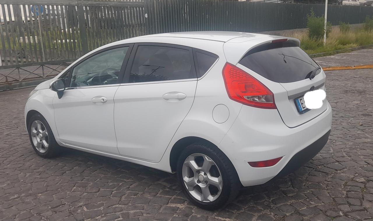 Ford Fiesta 1.4 5 porte Bz.- GPL Titanium