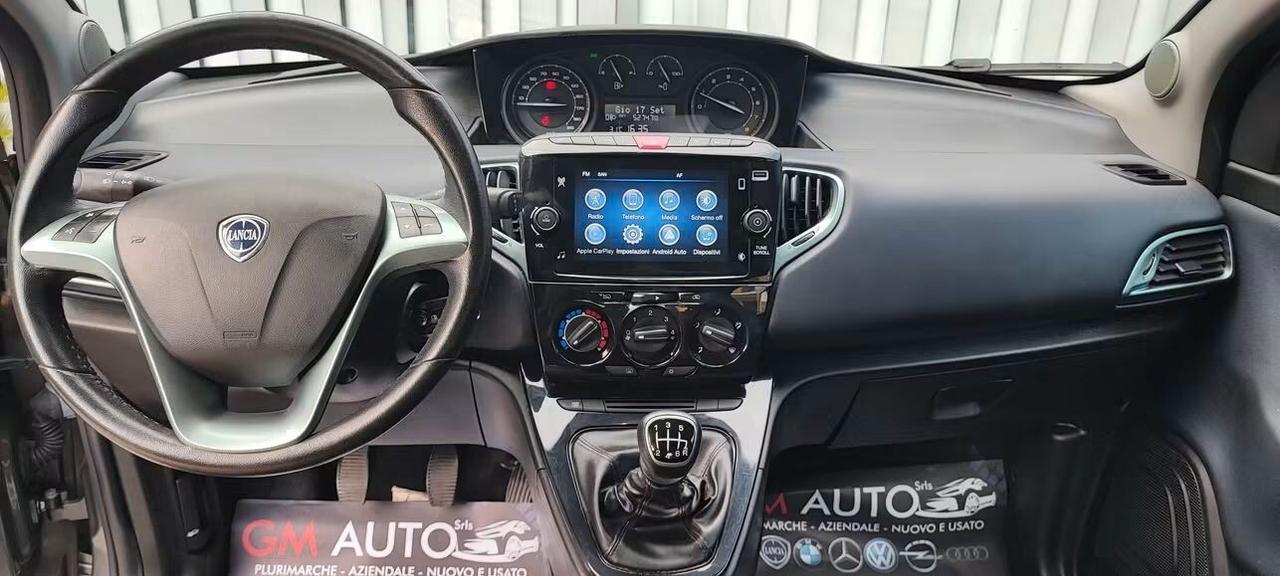 Ypsilon Gold retrocamera ricarica wireless 2023