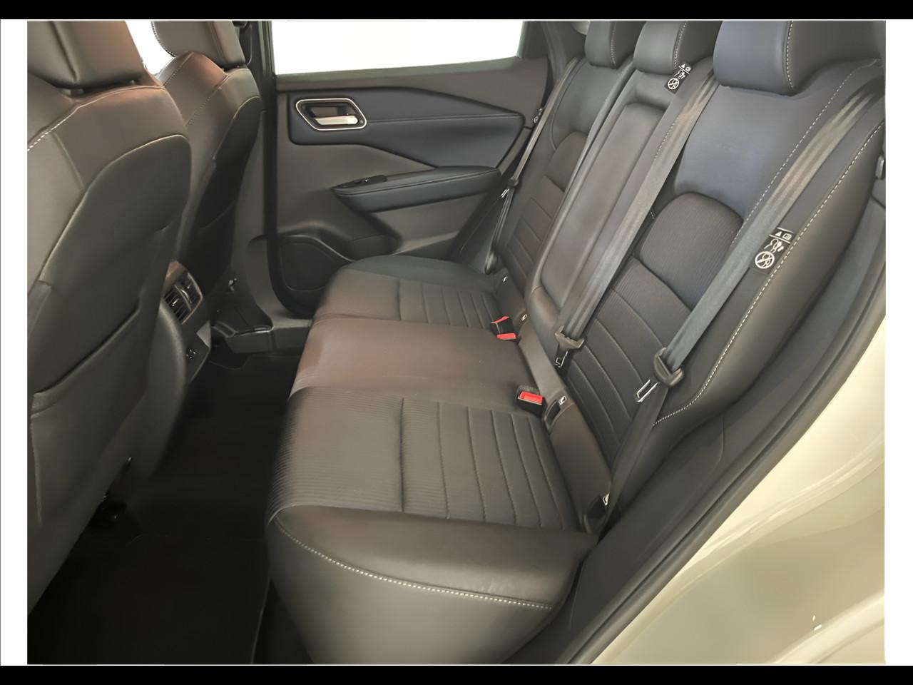 NISSAN QASHQAI TEKNA MHYB 140CV
