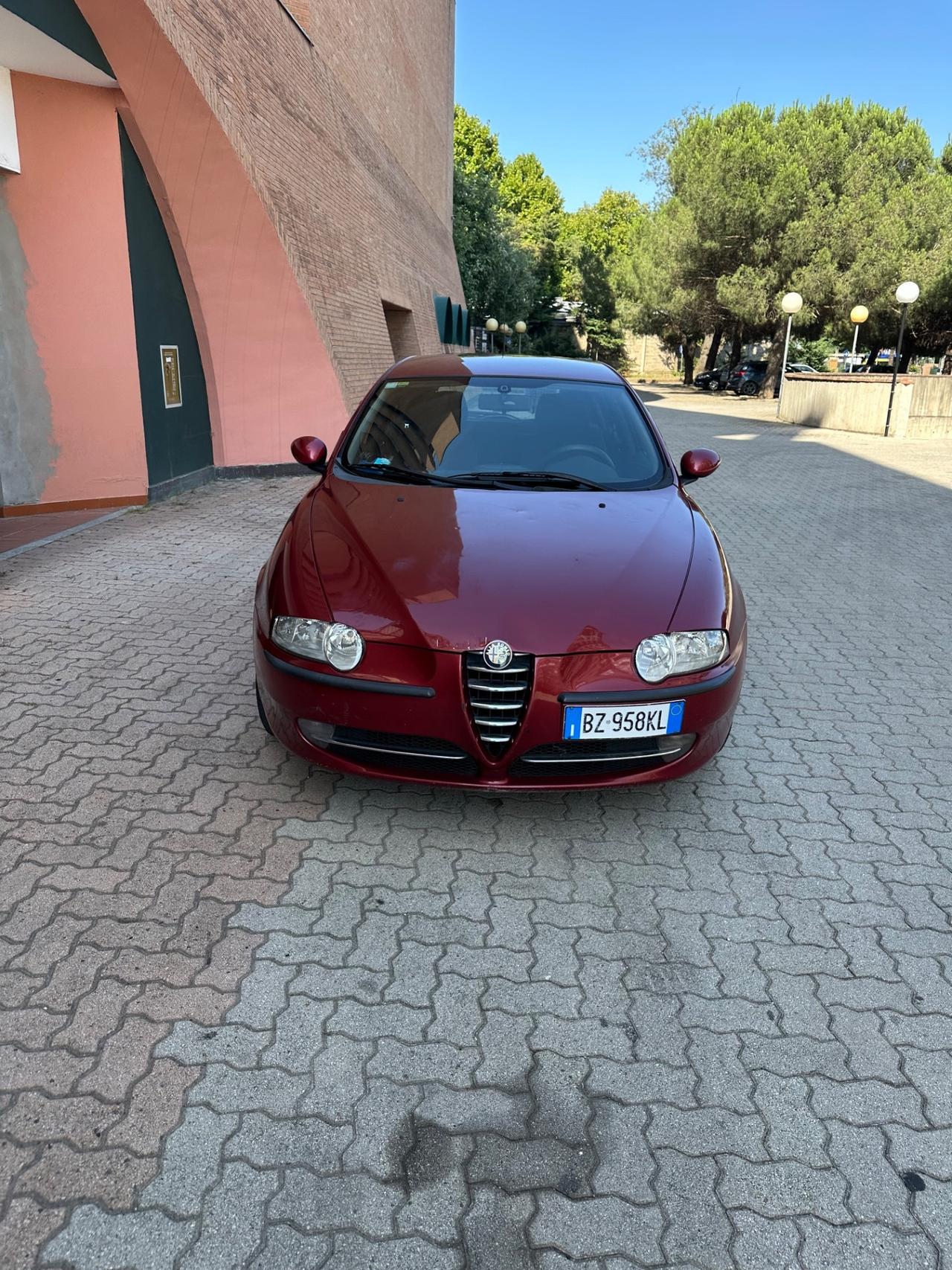 Alfa Romeo 147 1.6i 16V Twin Spark cat 5p. Distinctive
