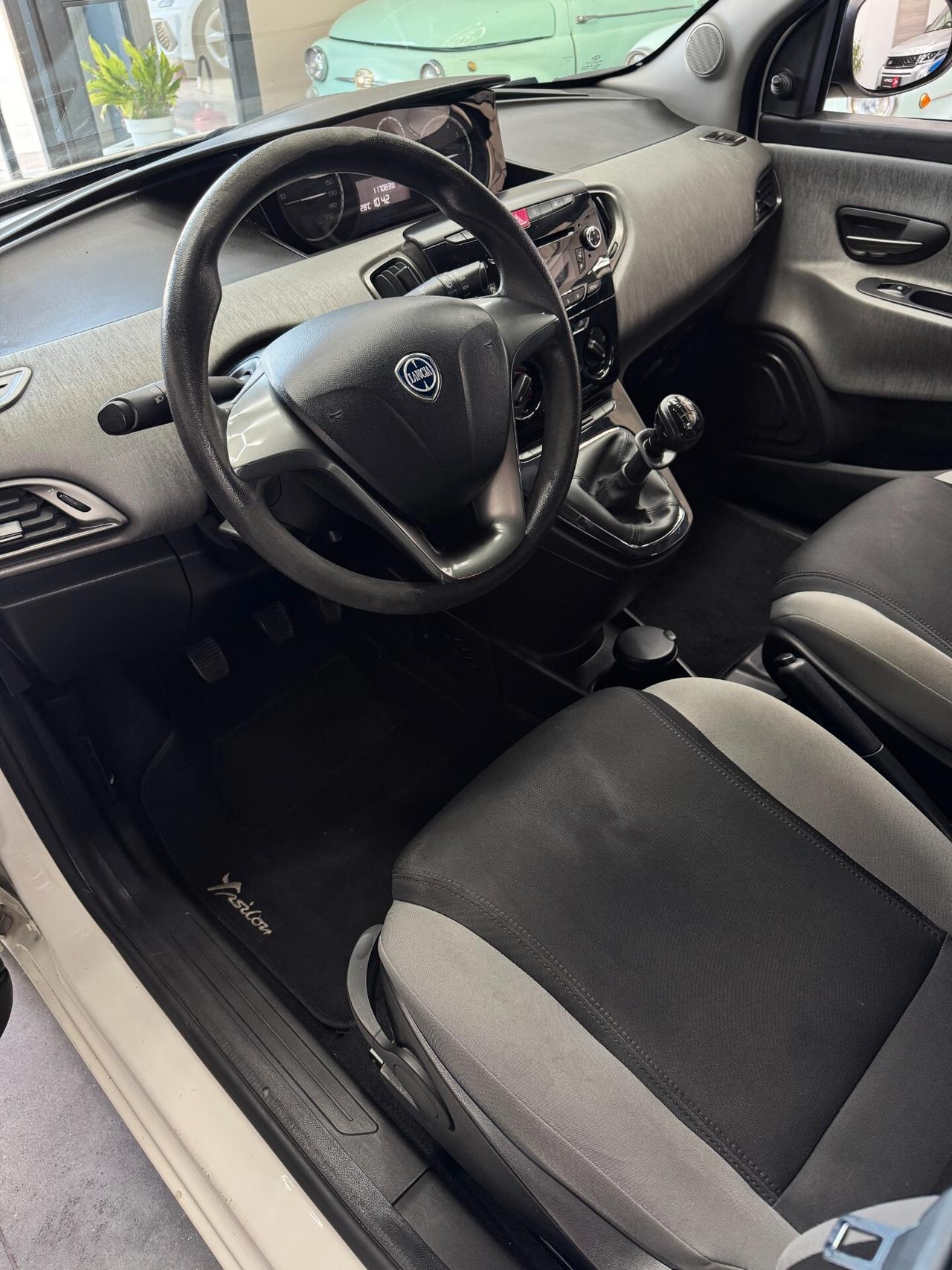 Lancia Ypsilon 1.2 69 CV 5 porte Gold