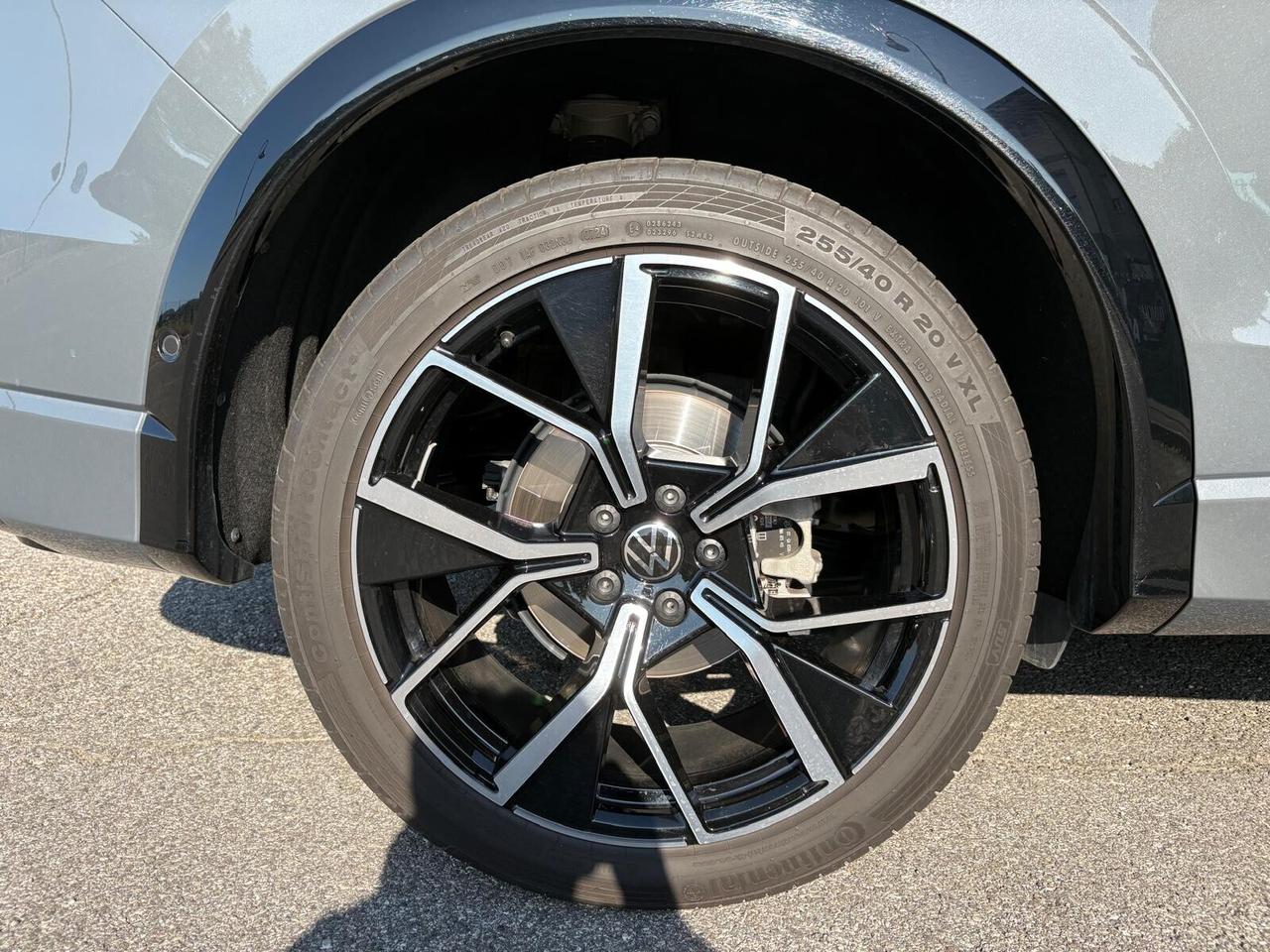 Volkswagen Tiguan VOLKSWAGEN TIGUAN 2.0 TDi R-LINE