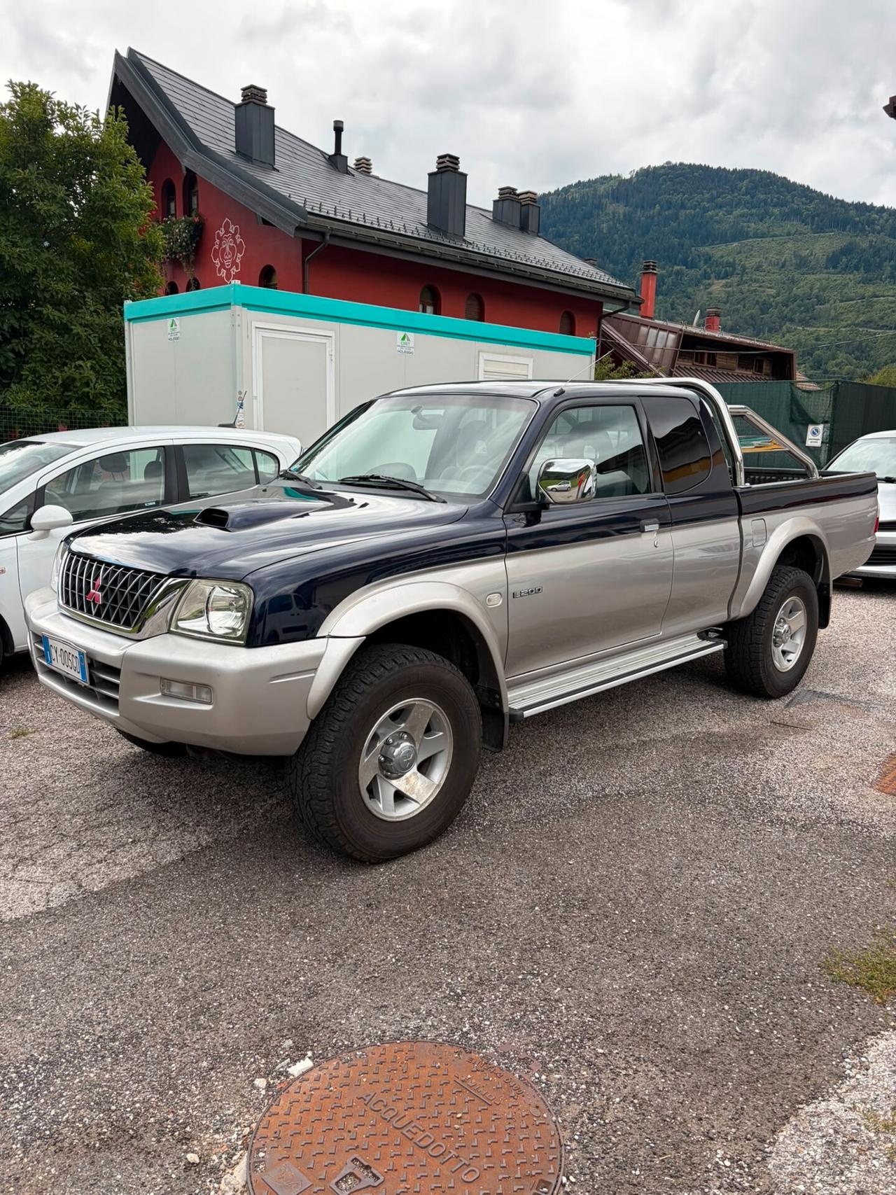 Mitsubishi L200 2.5 TD cat 4WD Club Cab Instyle