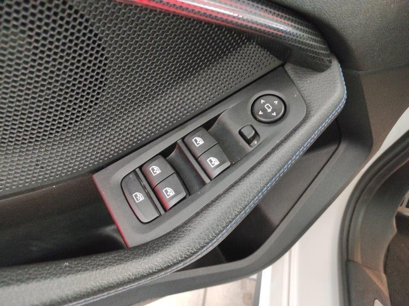 BMW Serie 1 (F40) - M 135i xDrive
