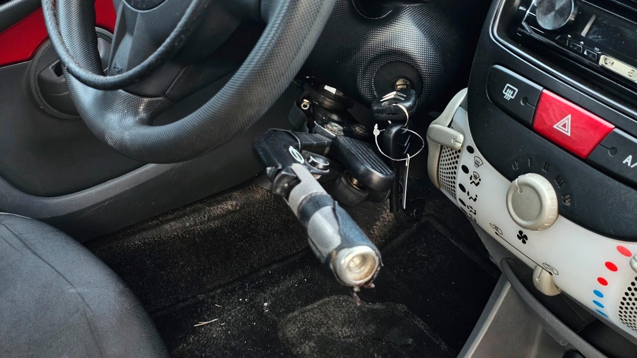 Citroen C1 1.0 5 porte comandi per disabili