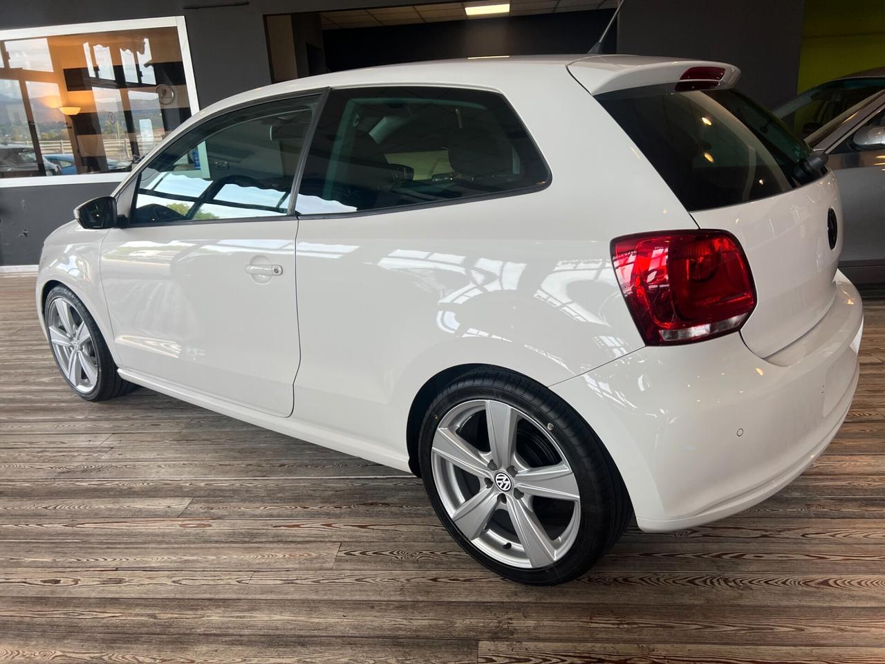 Volkswagen Polo 1.2 R-LINE/ GARANZIA