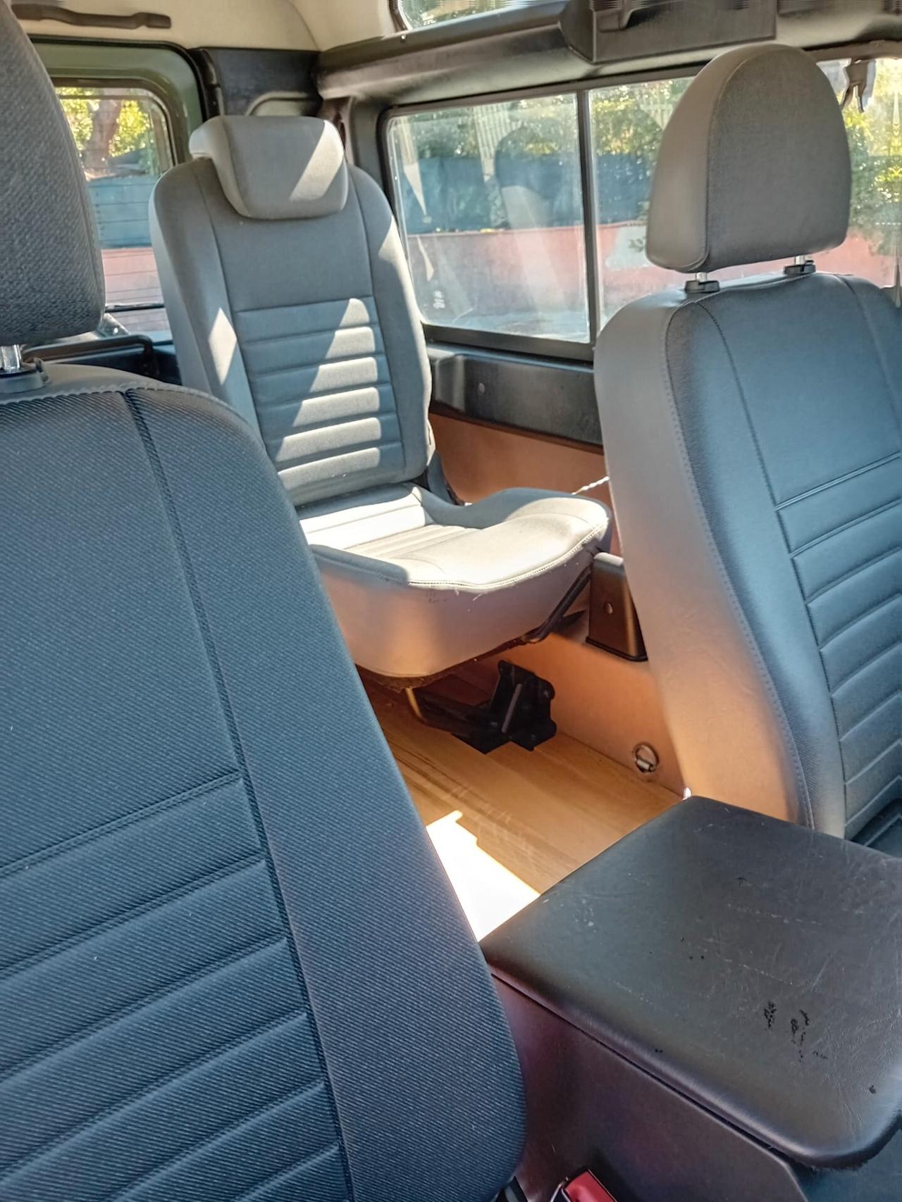 Land Rover Defender 90 2.4 TD4 Station Wagon SE