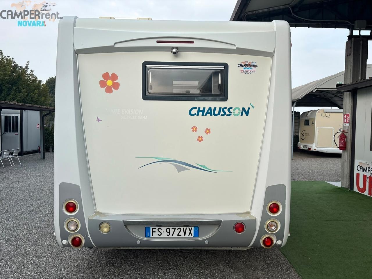 CHAUSSON WELCOME WS - Semintegrale compatto con letto matrimoniale in coda ed ampio garage