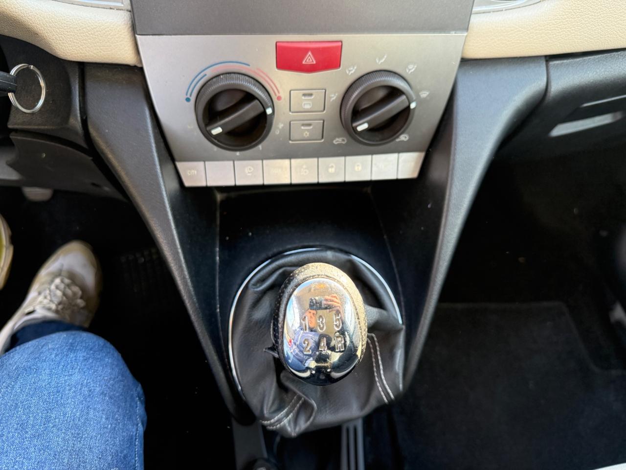 Lancia Ypsilon 1.2 Versus