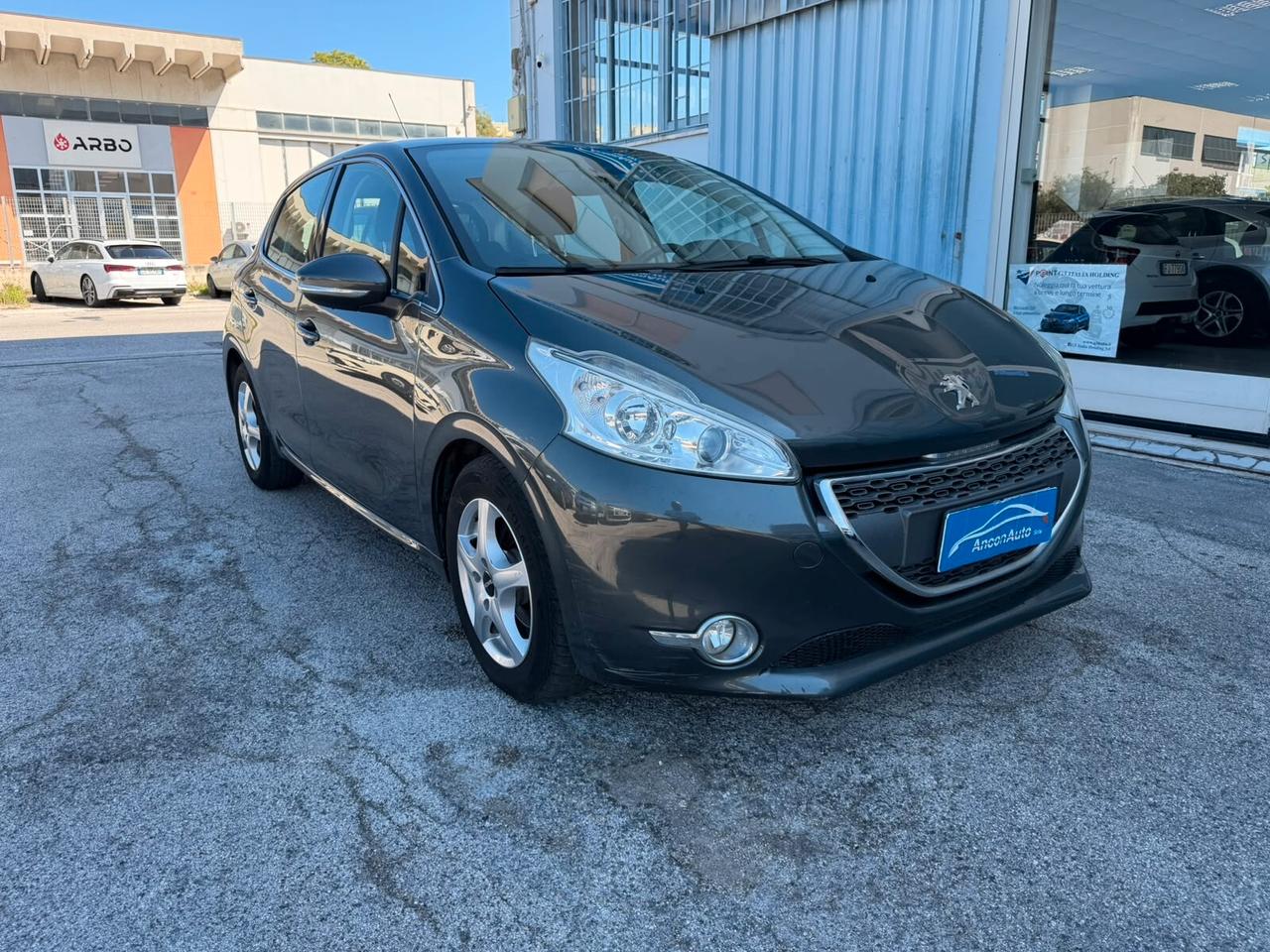 Peugeot 208 1.4 HDi x neopatentati 2012